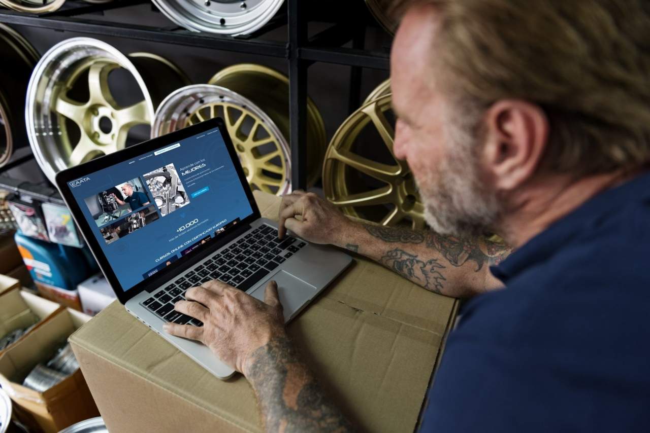 Cursos online de automoción por EAATA Academy