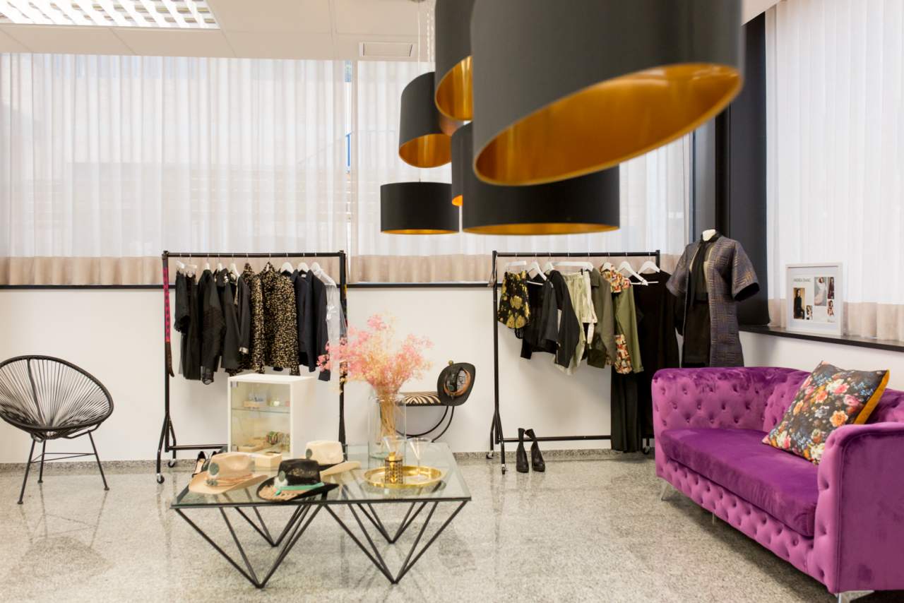Las actrices españolas Eva Isanta y Andrea Duro visitan Ibiza Showroom by NM