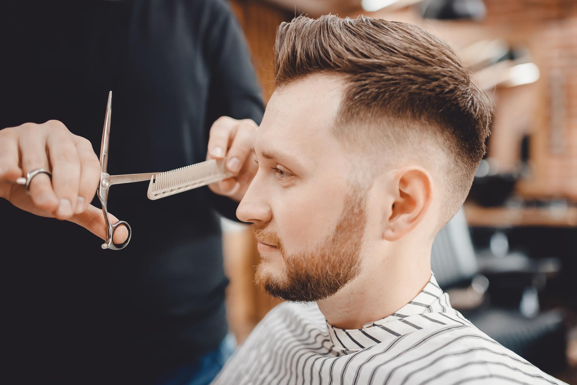 Formación de Peluquería de Caballeros, la peluquería para hombre en Madrid que ofrece cortes de pelo gratuitos