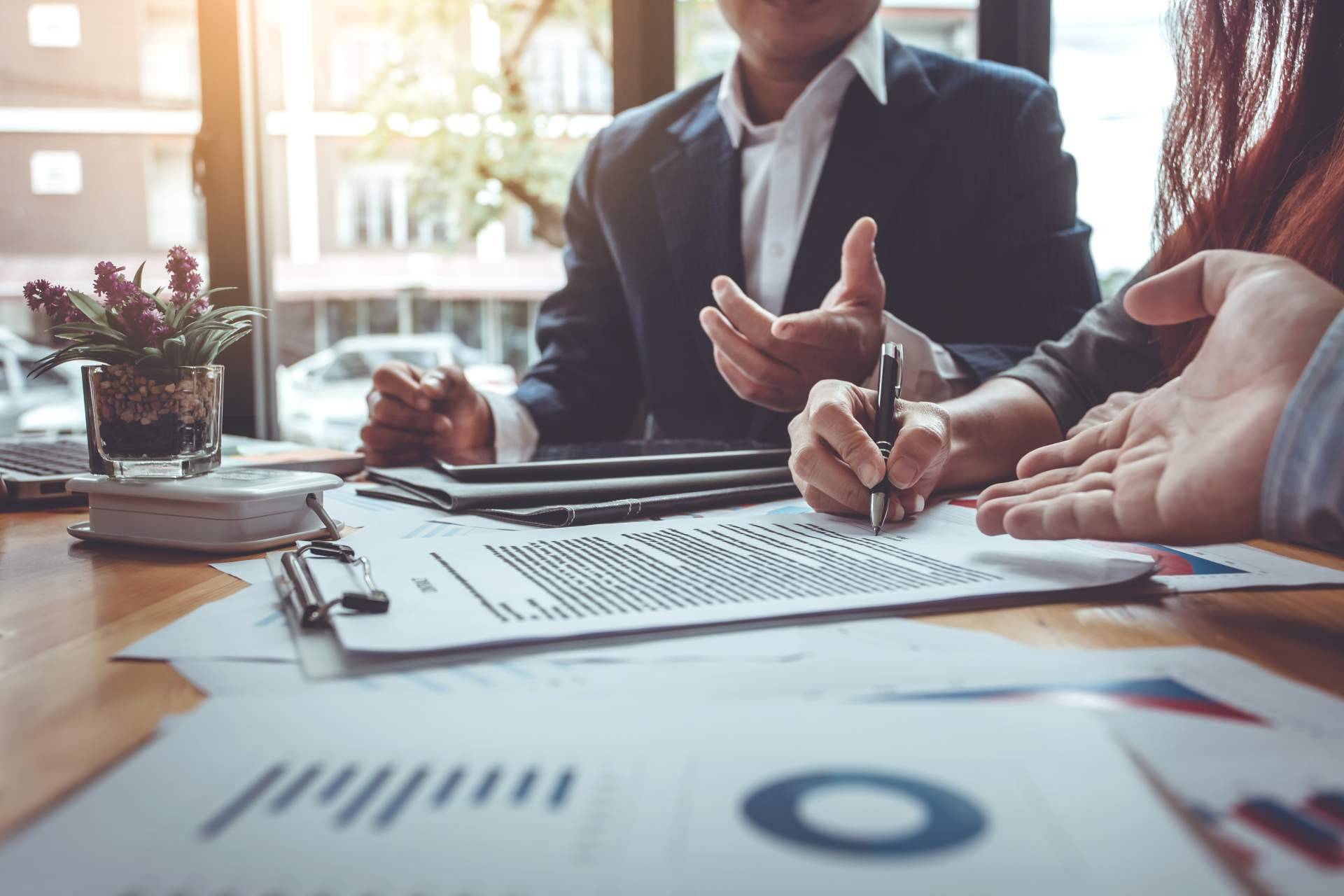 La plataforma de ayuda al consumidor, Víctimas del Crédito, asesora a los clientes sobre abusos bancarios en contratos