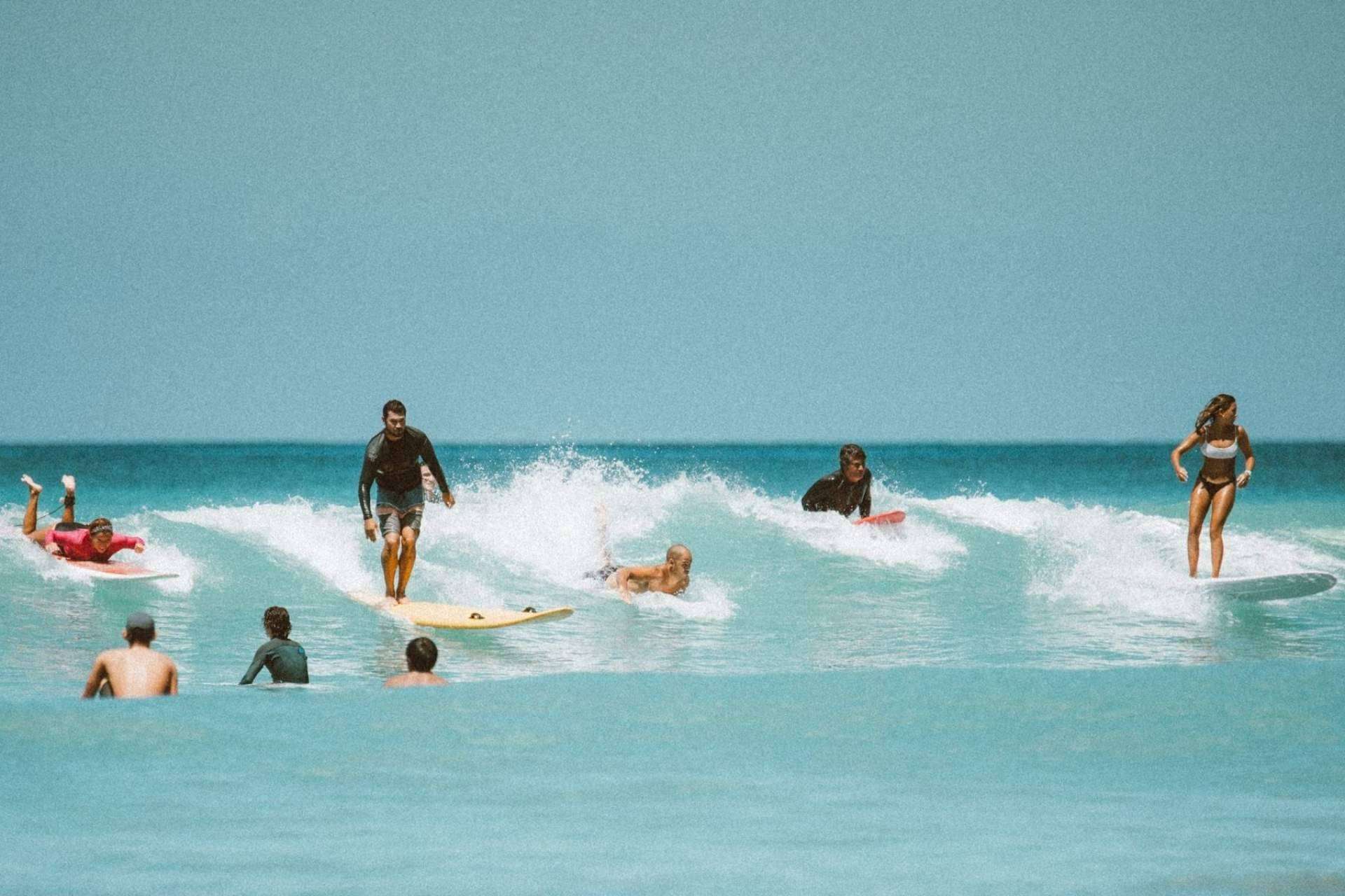 Disfrutar de los campamentos de verano de surf con Natuaventura