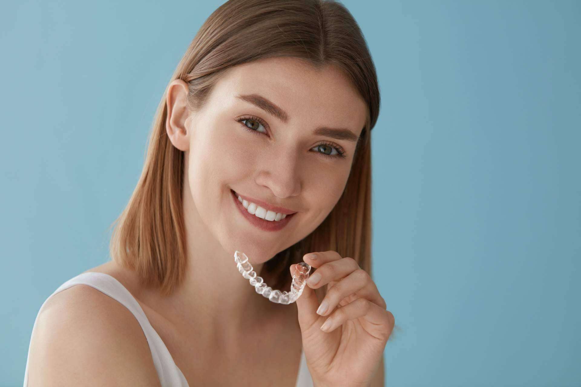 La Clínica Mariana Sacoto Navia destaca los beneficios del tratamiento Invisalign