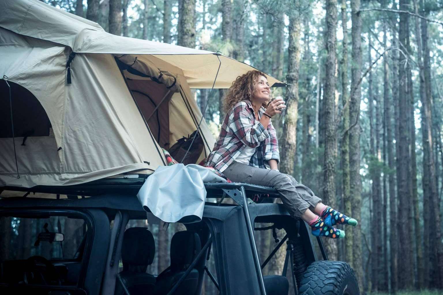 Los accesorios para tiendas de techo de Foxcamper permiten hacer una escapada a la naturaleza de manera cómoda