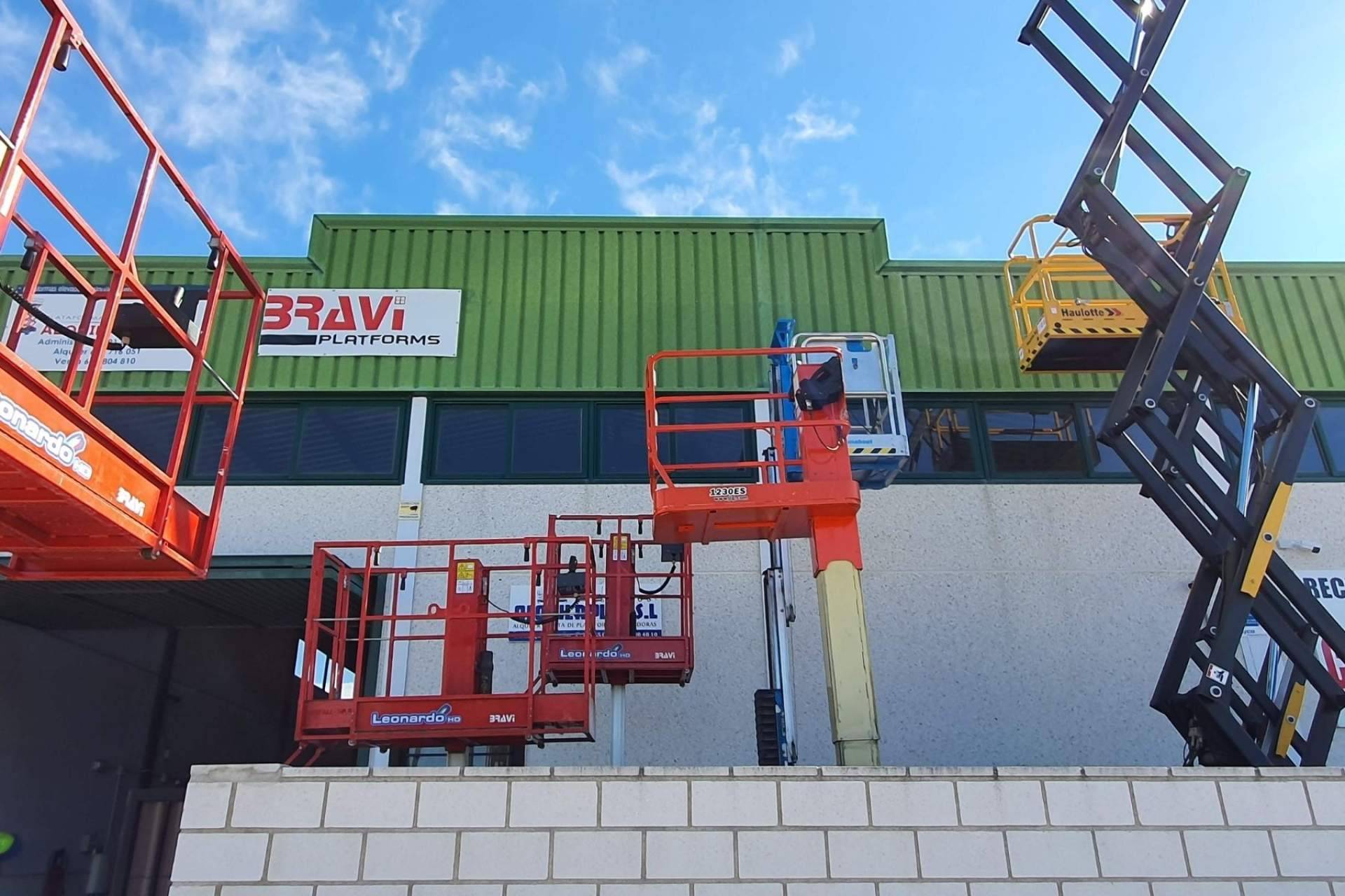 ¿Cuáles son los beneficios de contar con una plataforma elevadora propia?: ALQUILAPLAT