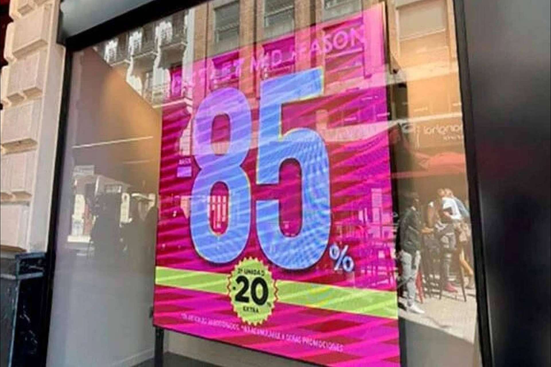 Las pantallas LED permiten atraer a los clientes a través de los escaparates