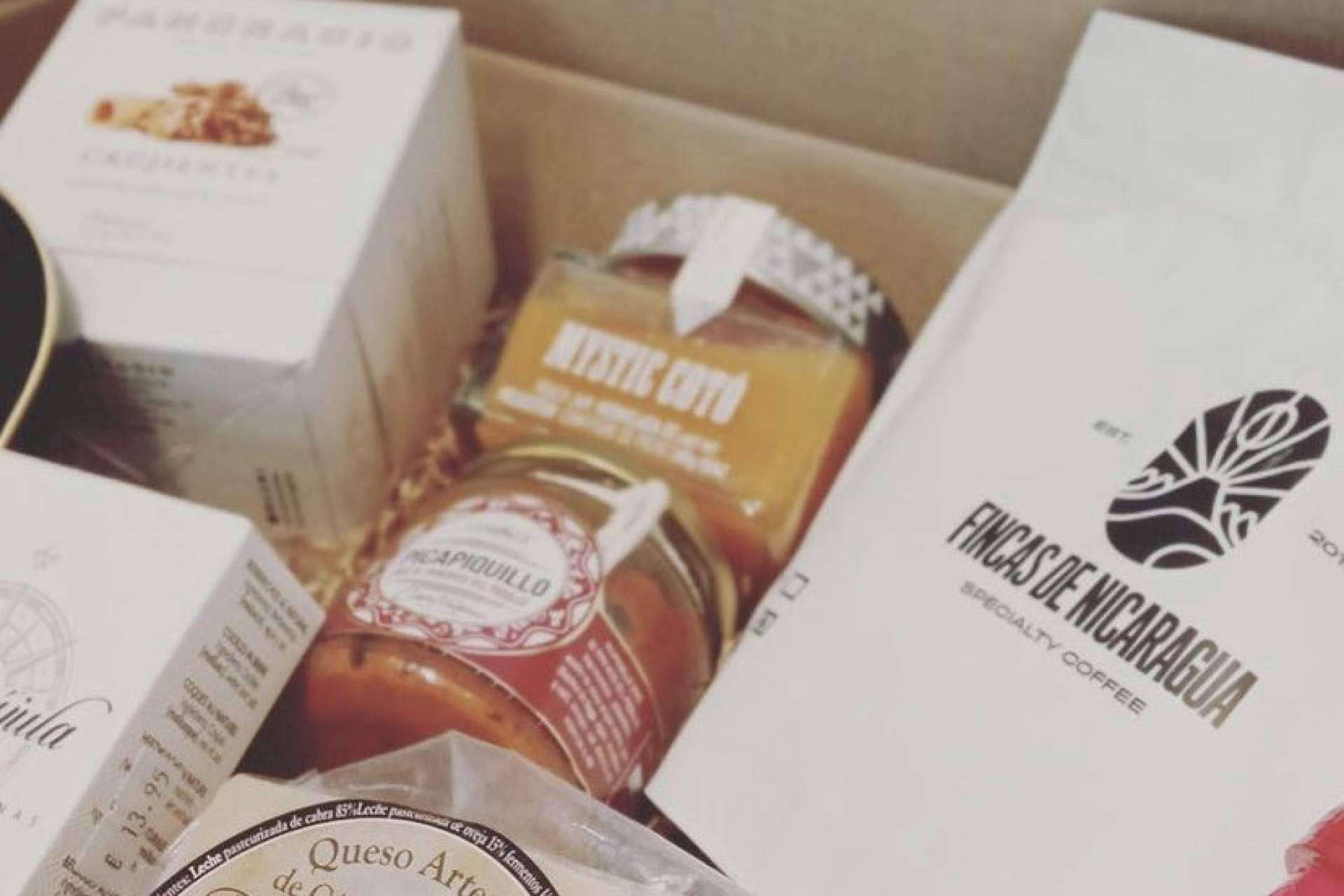 El estilo gourmet es el protagonista de las cestas de Navidad o packs de regalo de Bonvoli