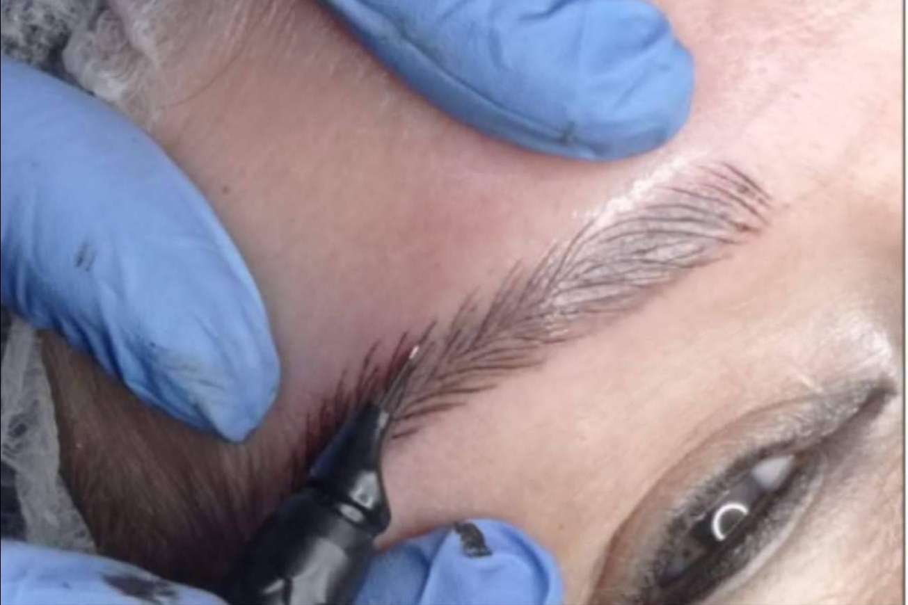VG Virginia Gómez imparte cursos de microblading y micropigmentación