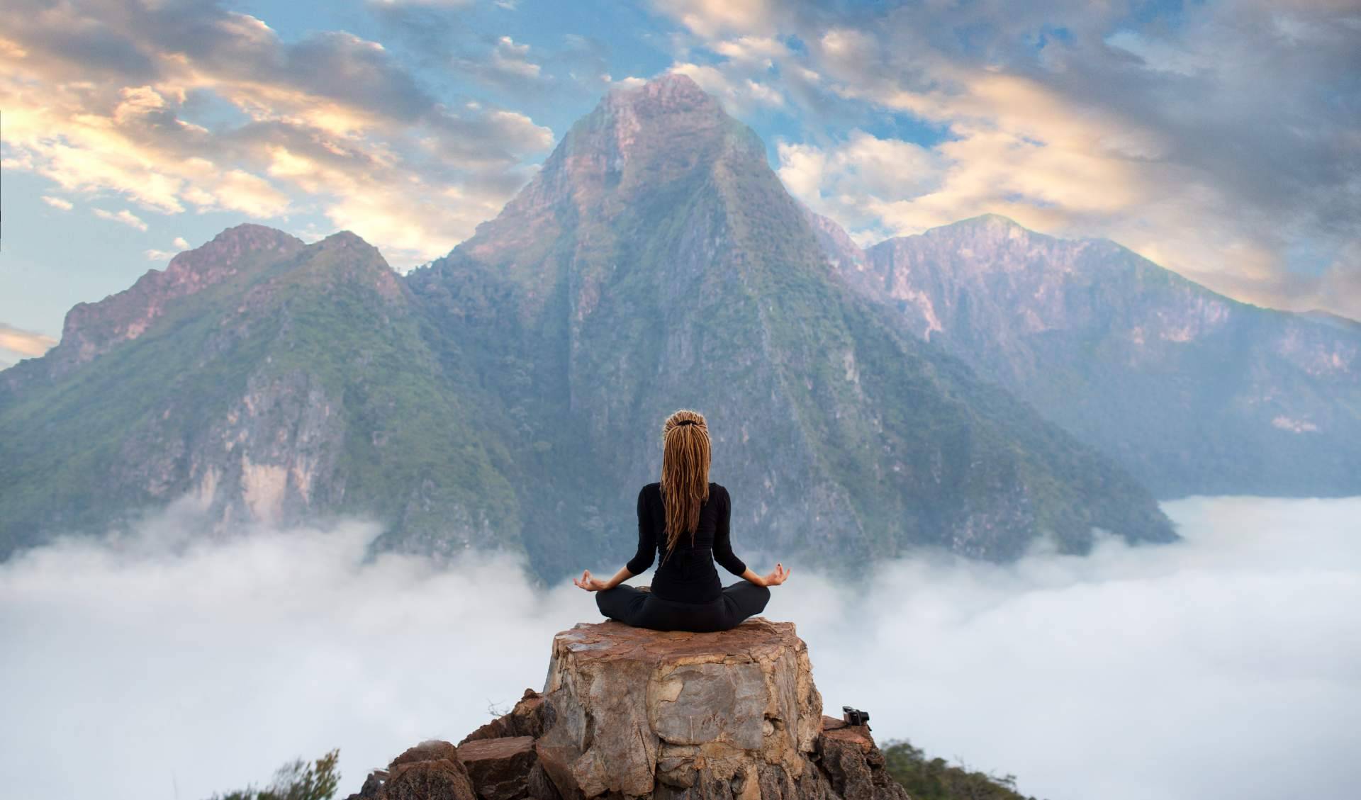 La escuela internacional cienciaConciencia® explica cuáles son los beneficios de la meditación y cómo aprender a meditar