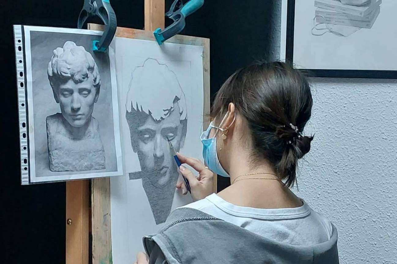 Una academia de pintura y dibujo para convertirse en un experto en arte clásico, Estudio Ilógico