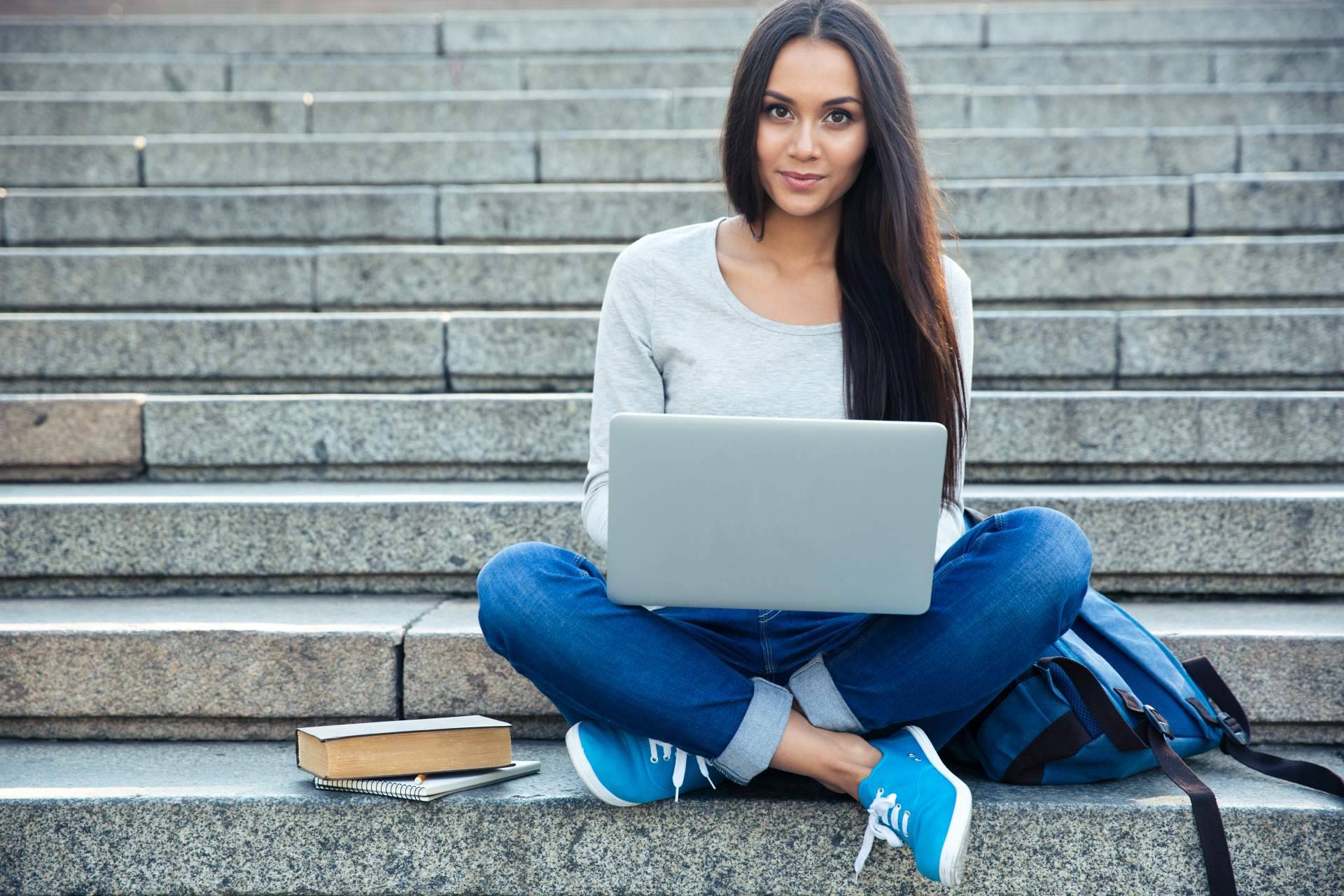 La metodología de Kadoora que permite estudiar oposiciones tanto presencialmente como online