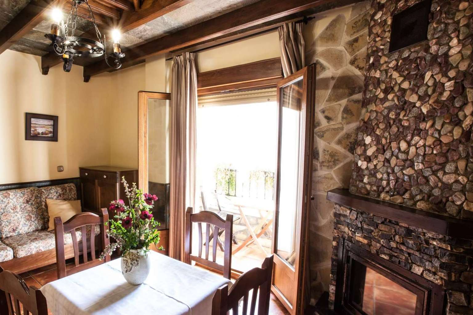 Un complejo de alojamientos rurales con un entorno único de naturaleza, Casas Rurales Benarum