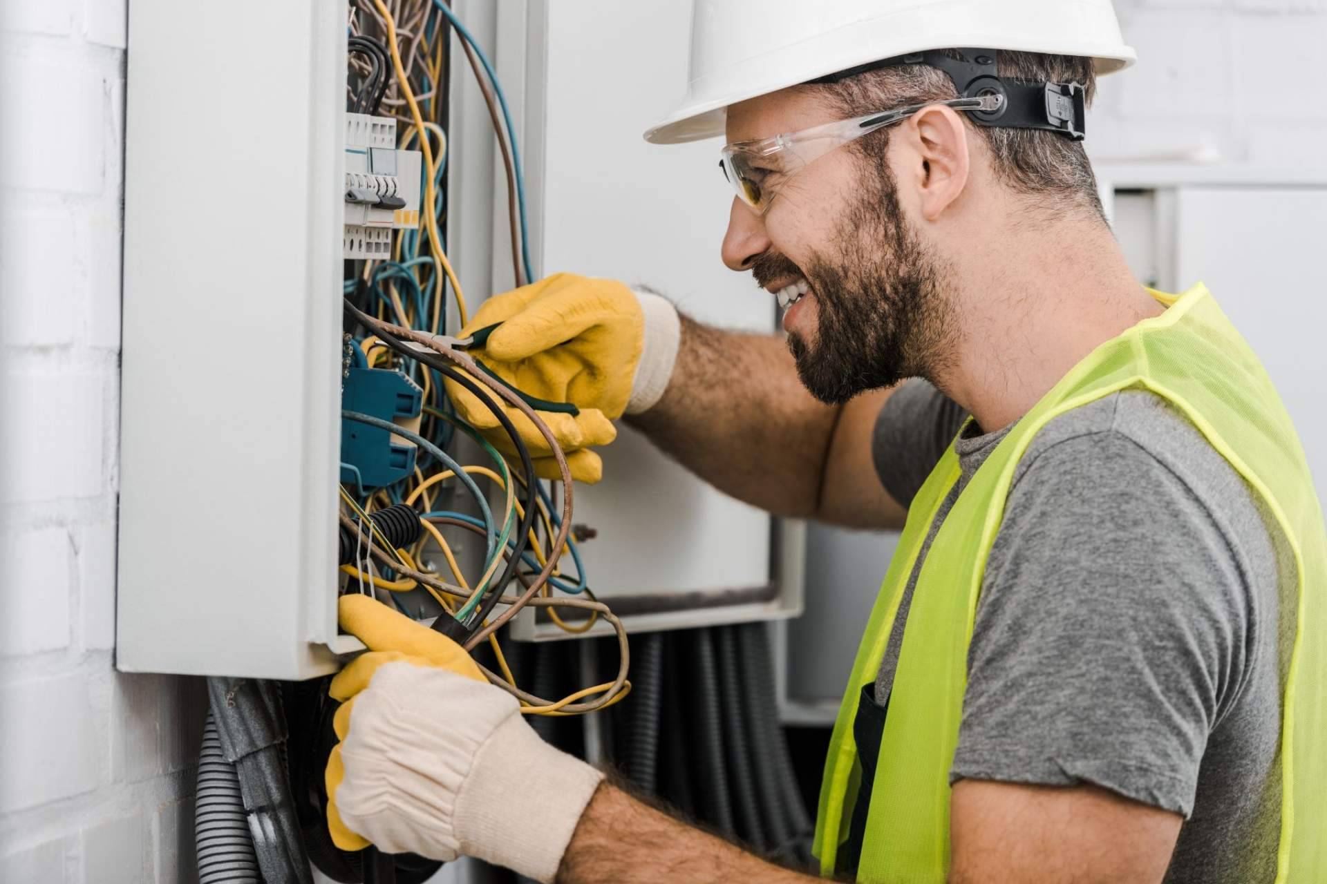 Cadenza Electric distribuye material eléctrico de Schneider Electric