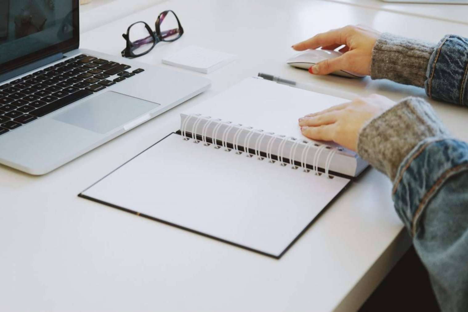 Simplifica Tus Opos ofrece estrategias y herramientas para preparar oposiciones online