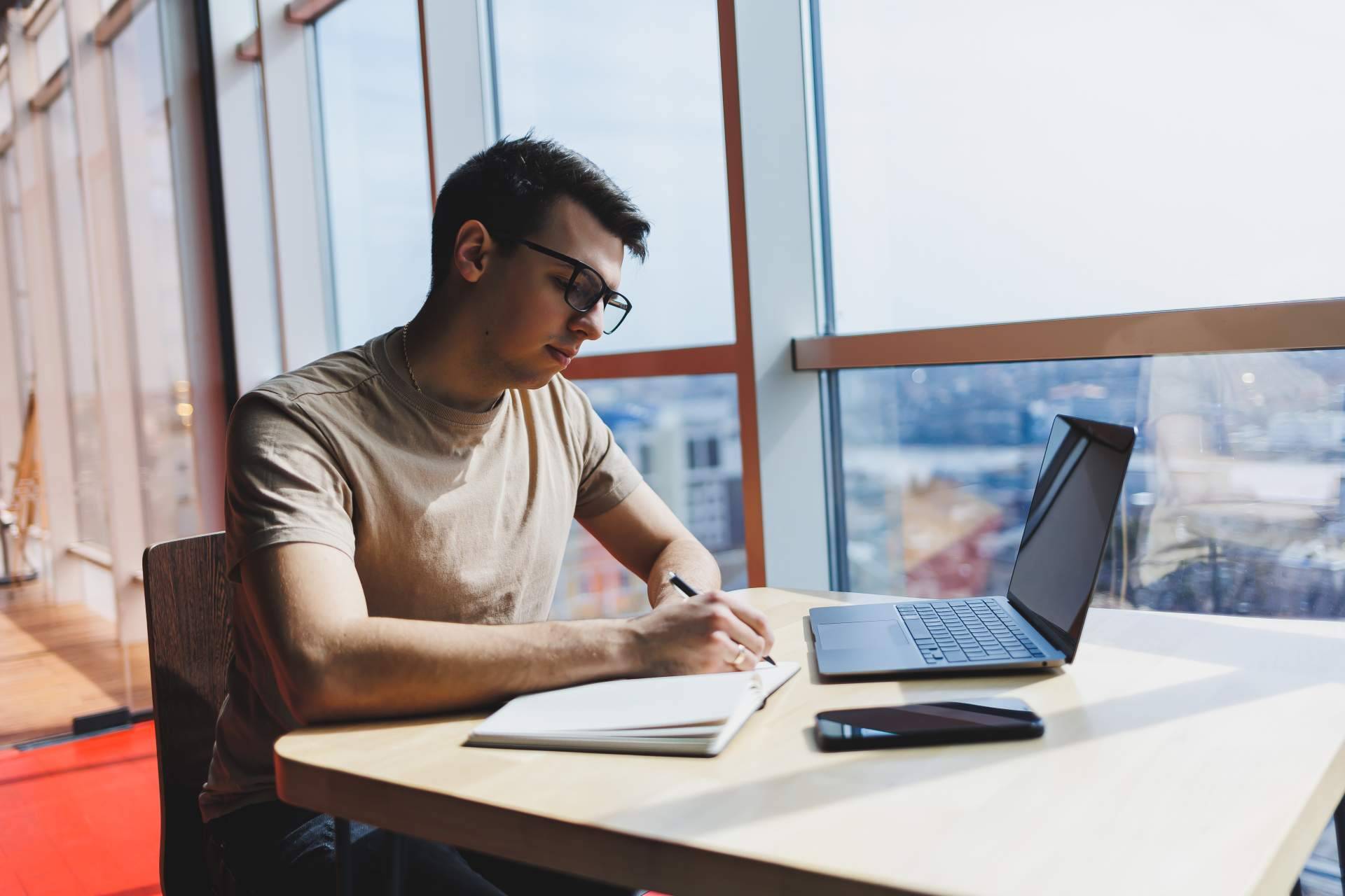 La academia online Aula del Éxito ofrece un pack para la transformación digital, La Magia de Internet