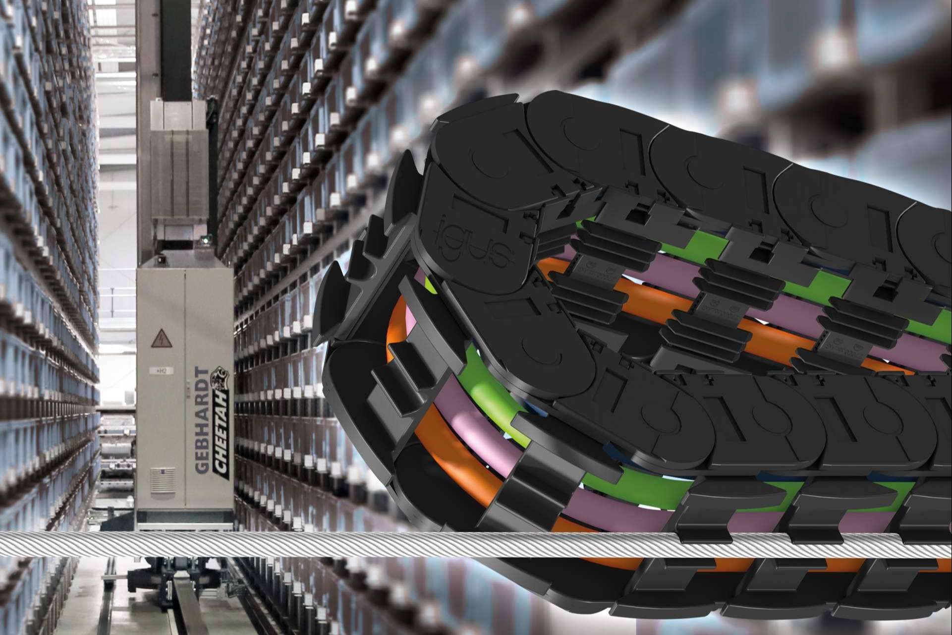 La cadena portacables igus incorpora un cordón de acero como guía para manipular materiales
