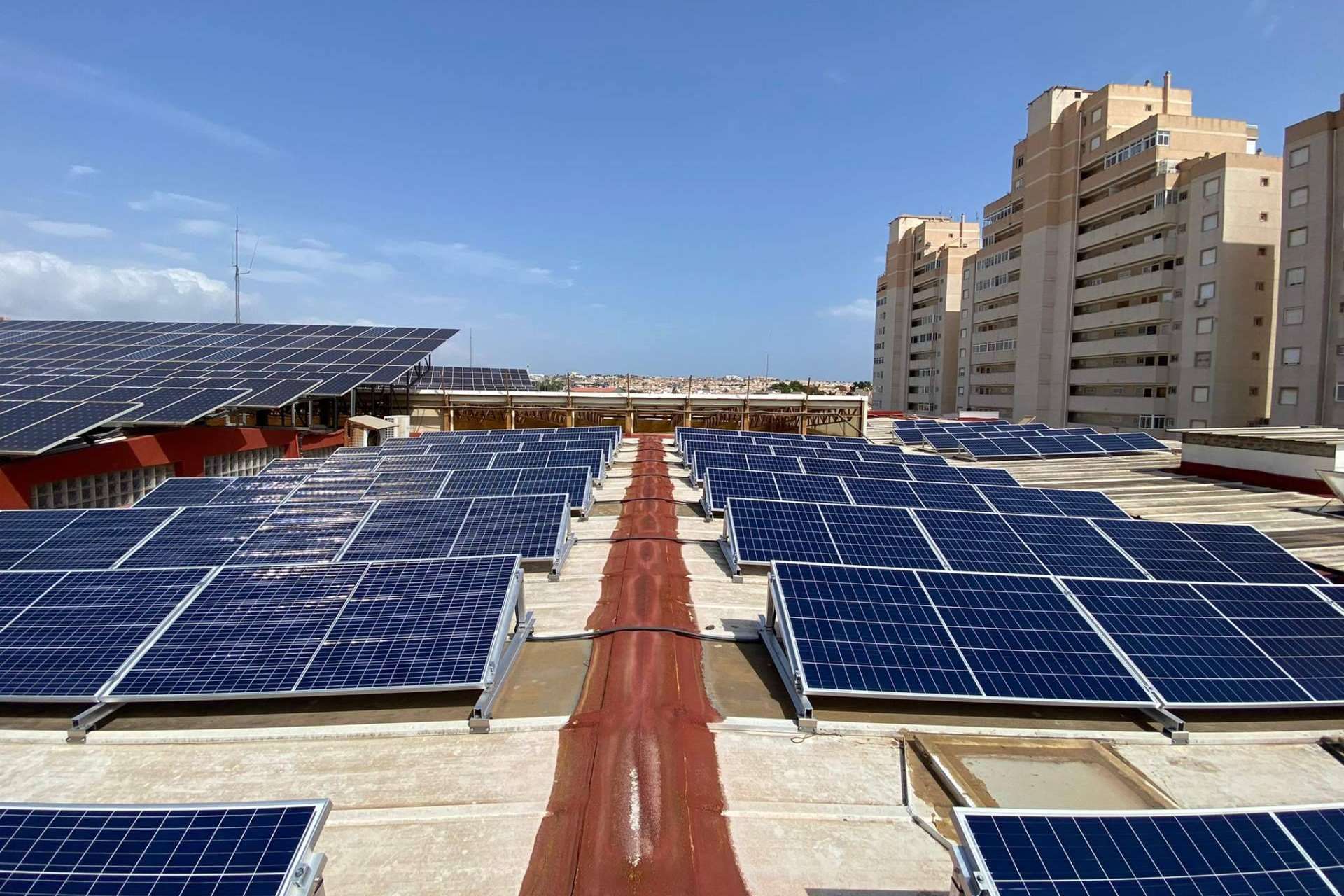 El autoconsumo empresarial, todos los detalles para ahorrar en costes de luz con Nextenergy