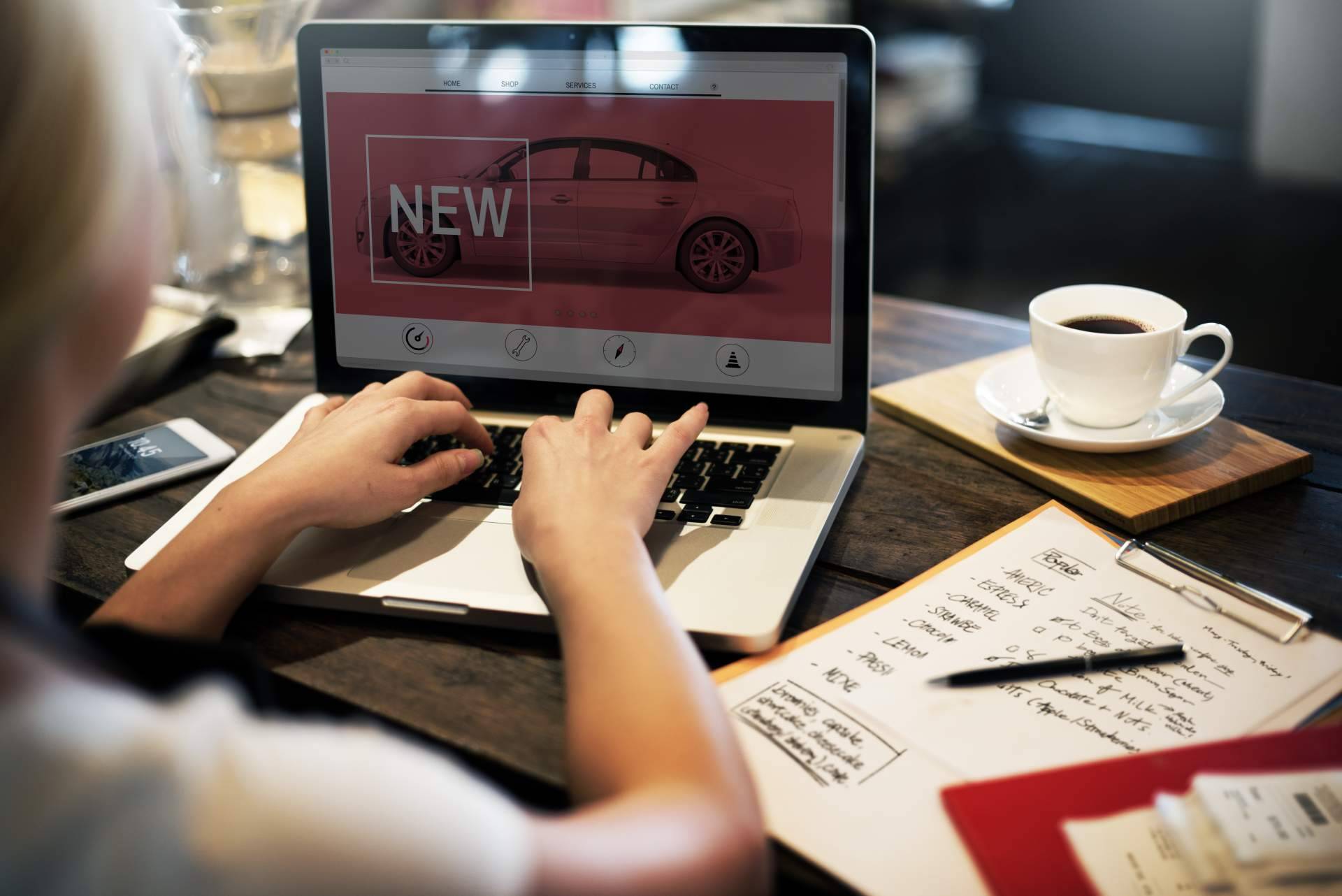 ¿Cuáles son las ventajas de realizar publicidad digital en plataformas como Google y Facebook para empresas?