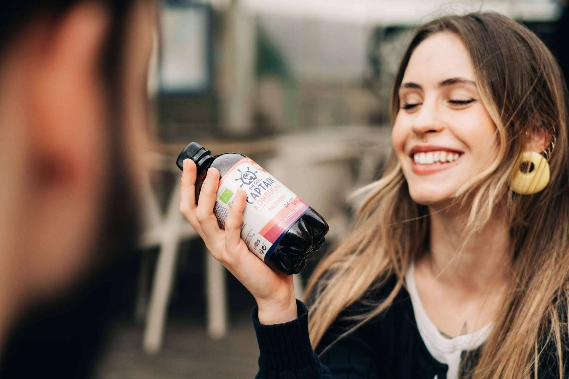 Cuáles son los beneficios de beber Kombucha regularmente, según GUTsy Captain