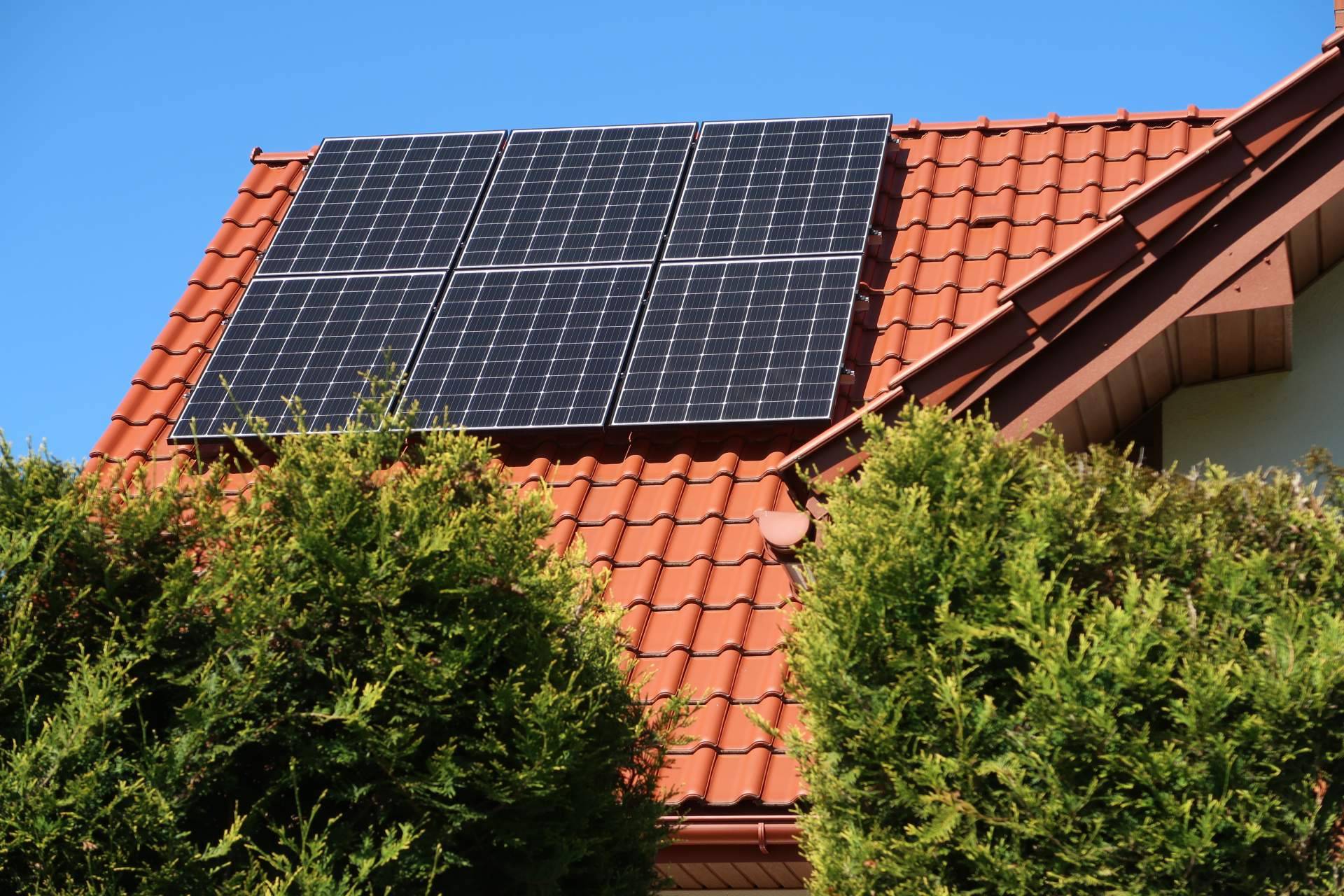 Solar Placa y su apuesta por el aprovechamiento horas de luz del verano para ahorrar más en la factura