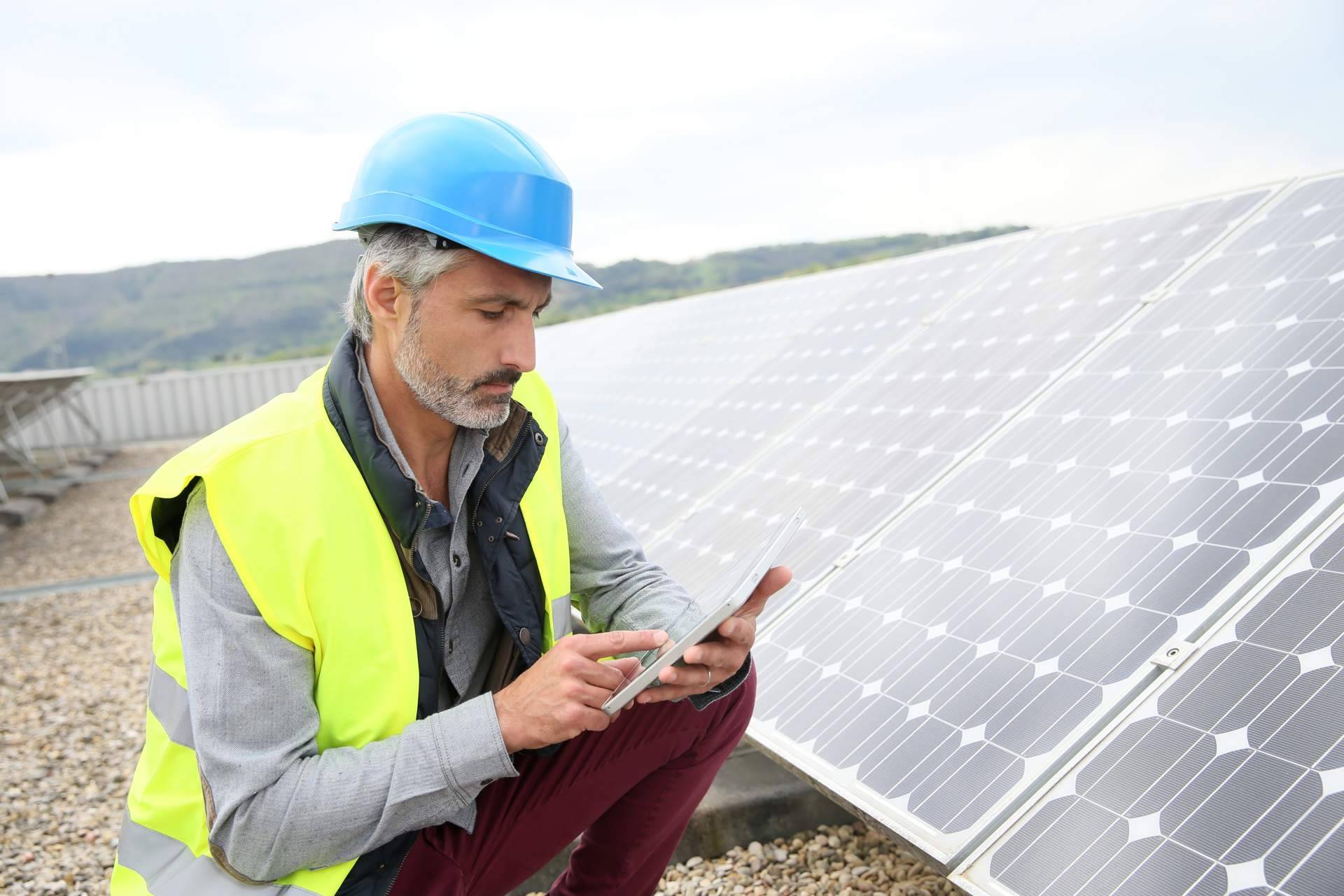 Encontrar los mejores instaladores para las placas solares, con Soof