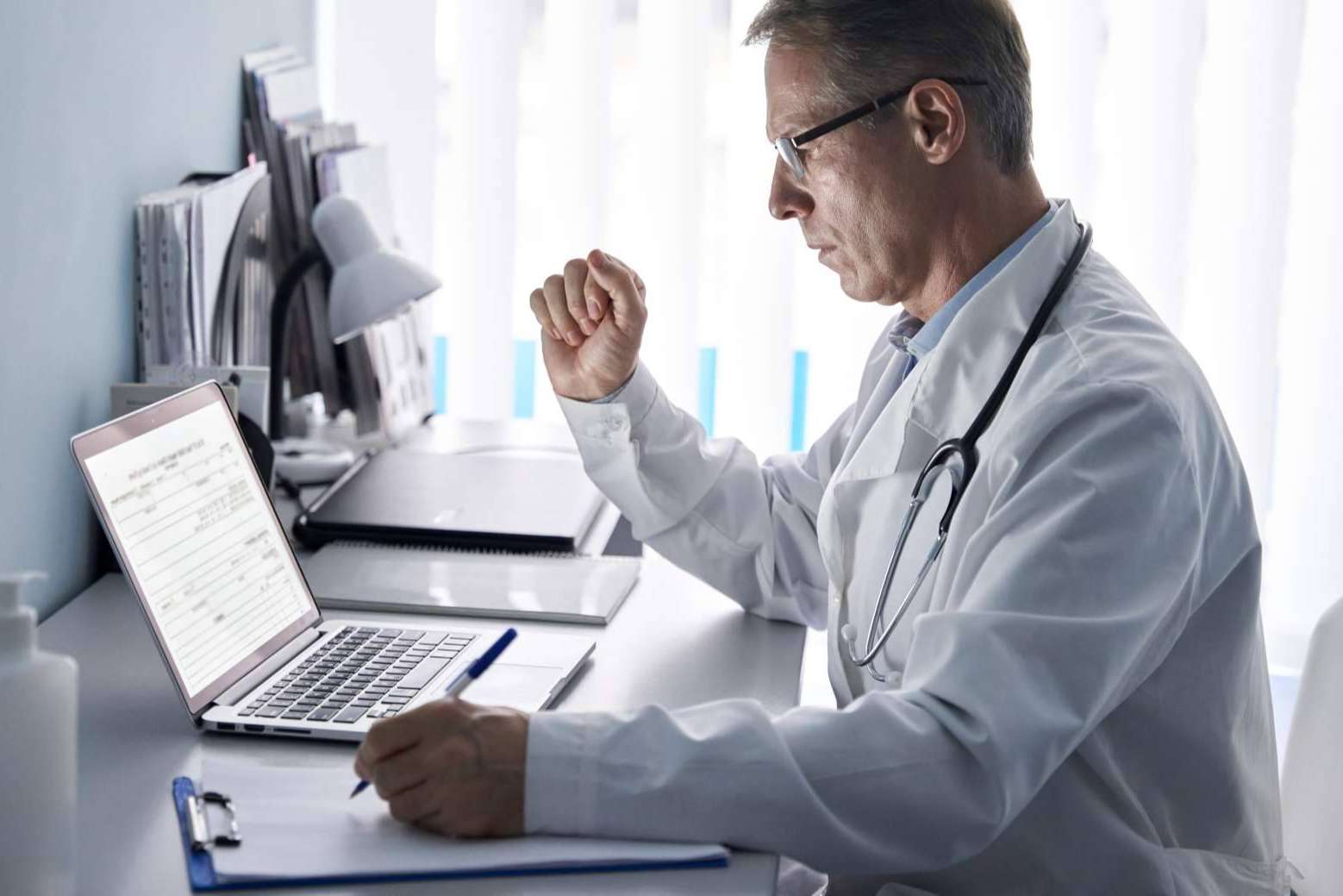 Recurrir al business intelligence para una optimización de la gestión hospitalaria, con Benchmarking Sanitario 3.0