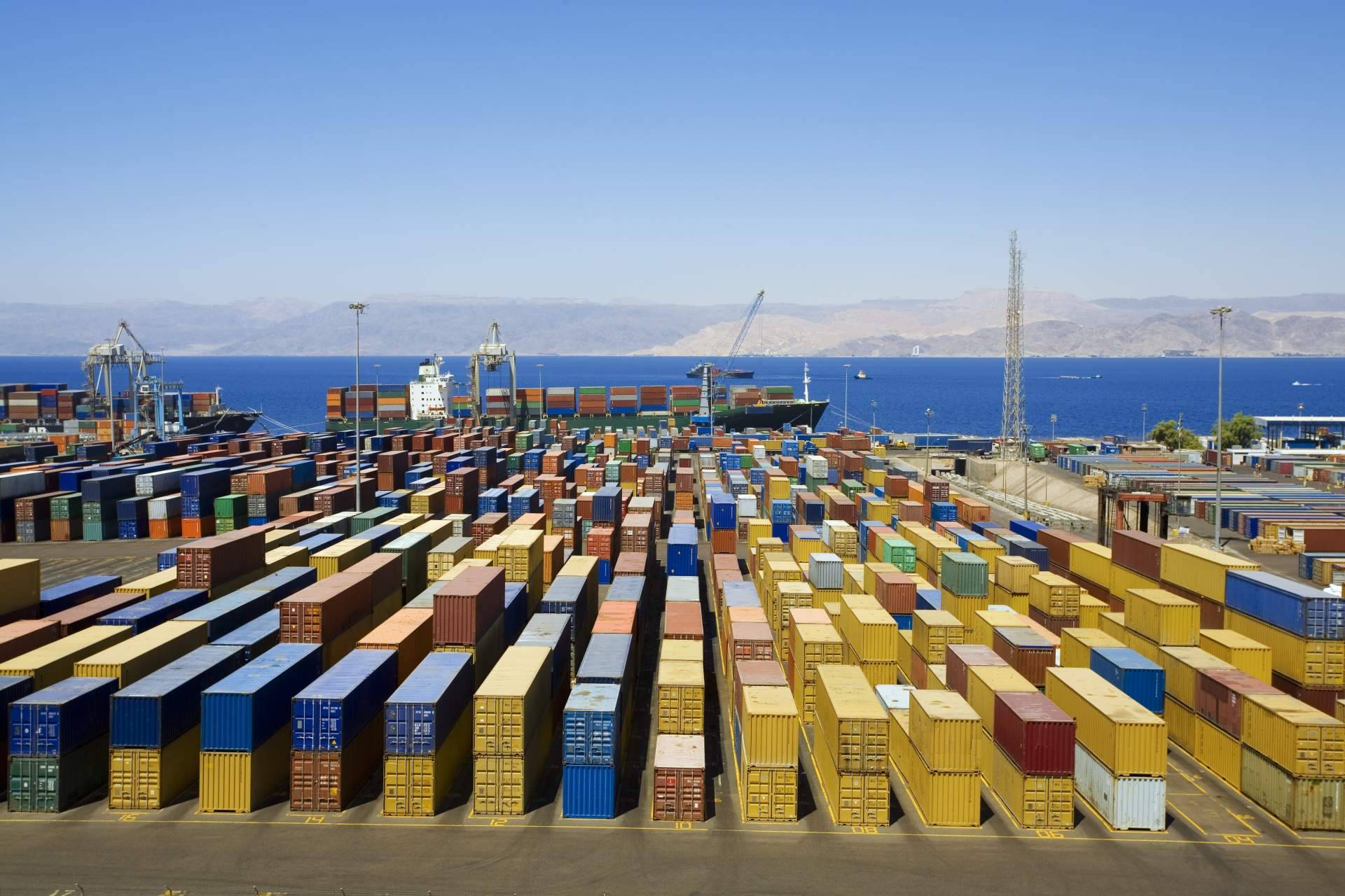 Transporte aéreo y marítimo de mercancías con la agencia de transporte internacional Acirfa Shipping
