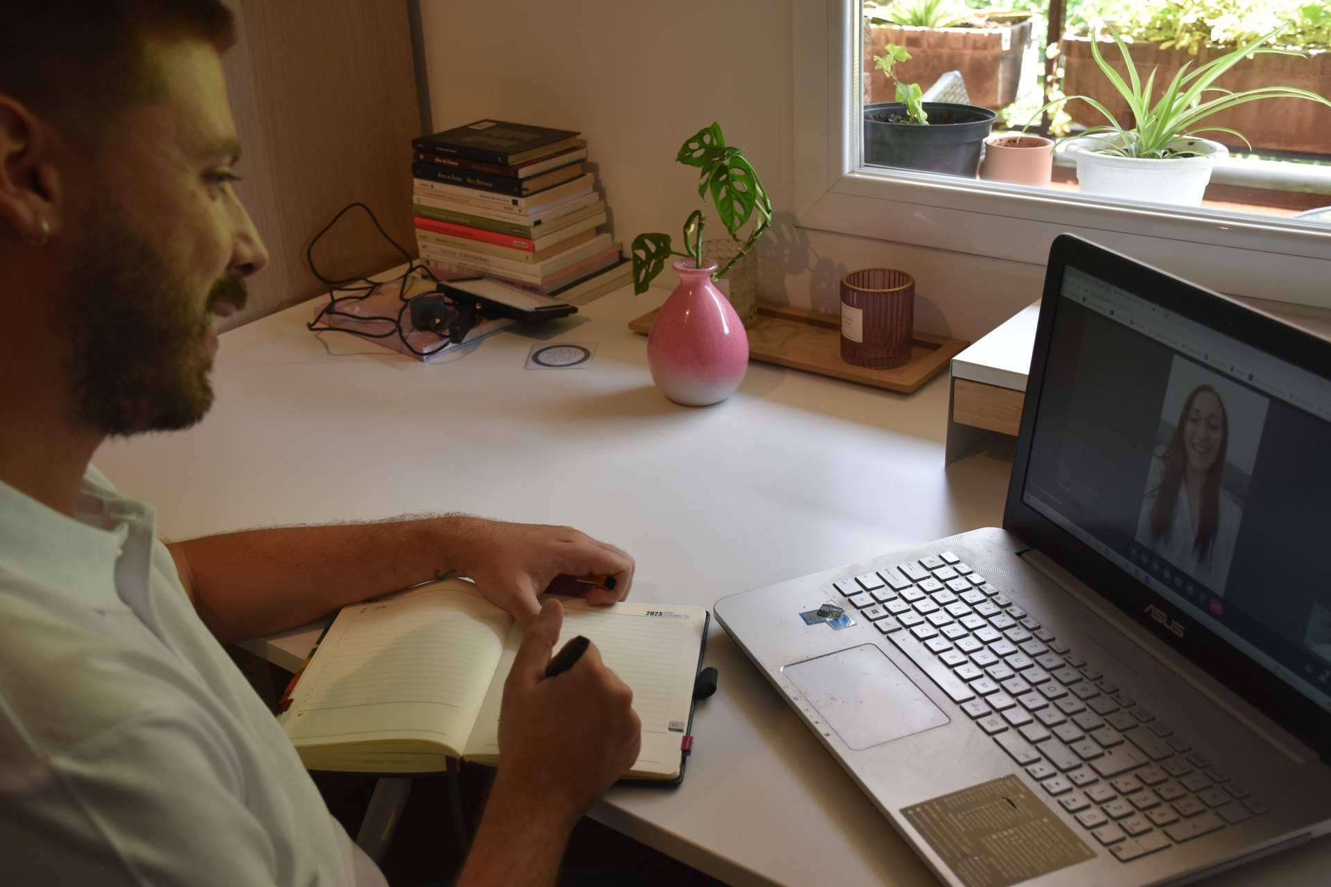 ¿Qué se requiere para hacer terapia online?