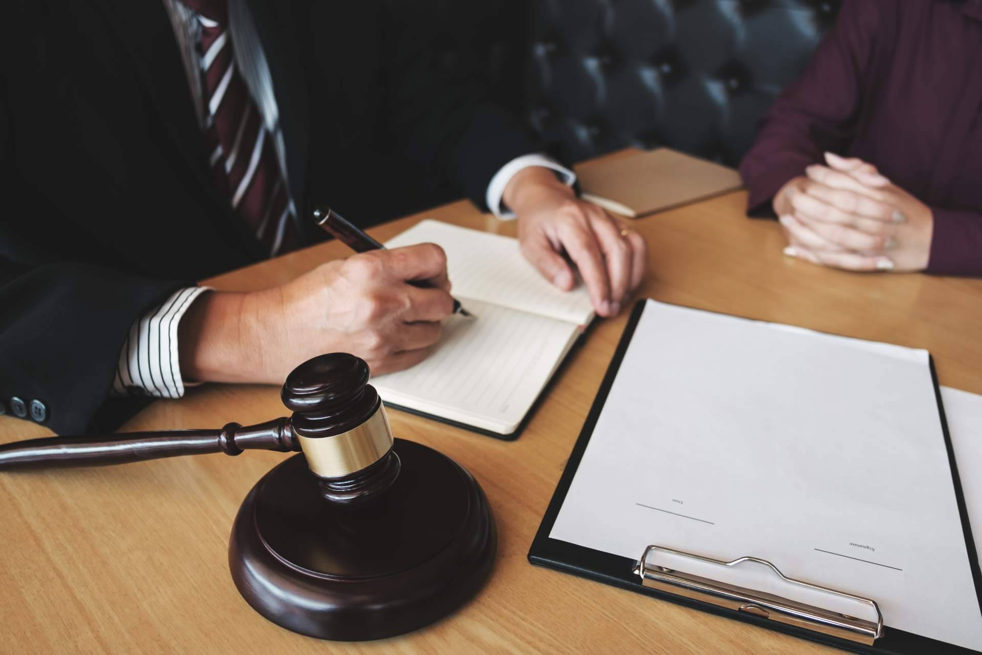 ¿Cómo denunciar a un compañero de trabajo?, por Tierno Centella