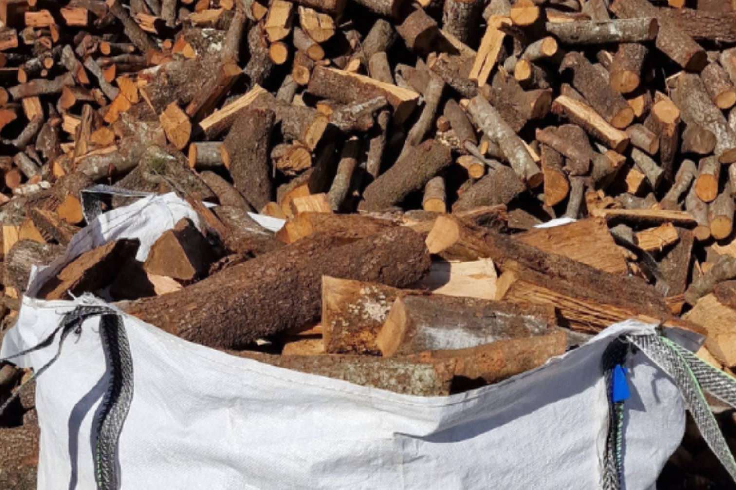 Llenyes i Carbons Polinyà ofrece diferentes tipos de leñas para restauración