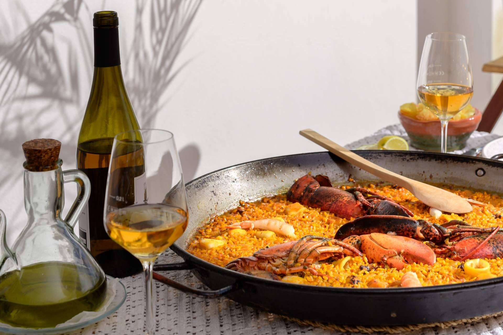 Revolución en la comida tradicional de la mano de Paella va!, el delivery de paellas en caldero de hierro
