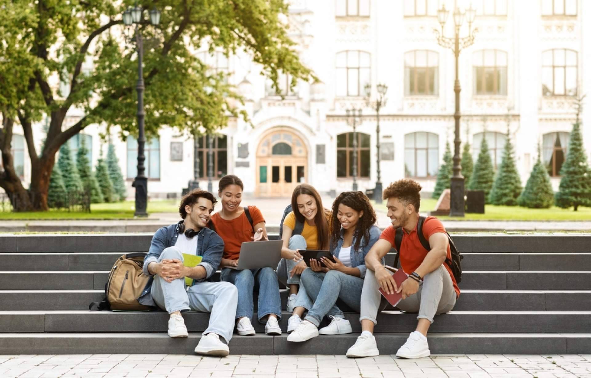 Ayuda Universitaria, la encargada de la gestión de la acreditación para profesorado universitario