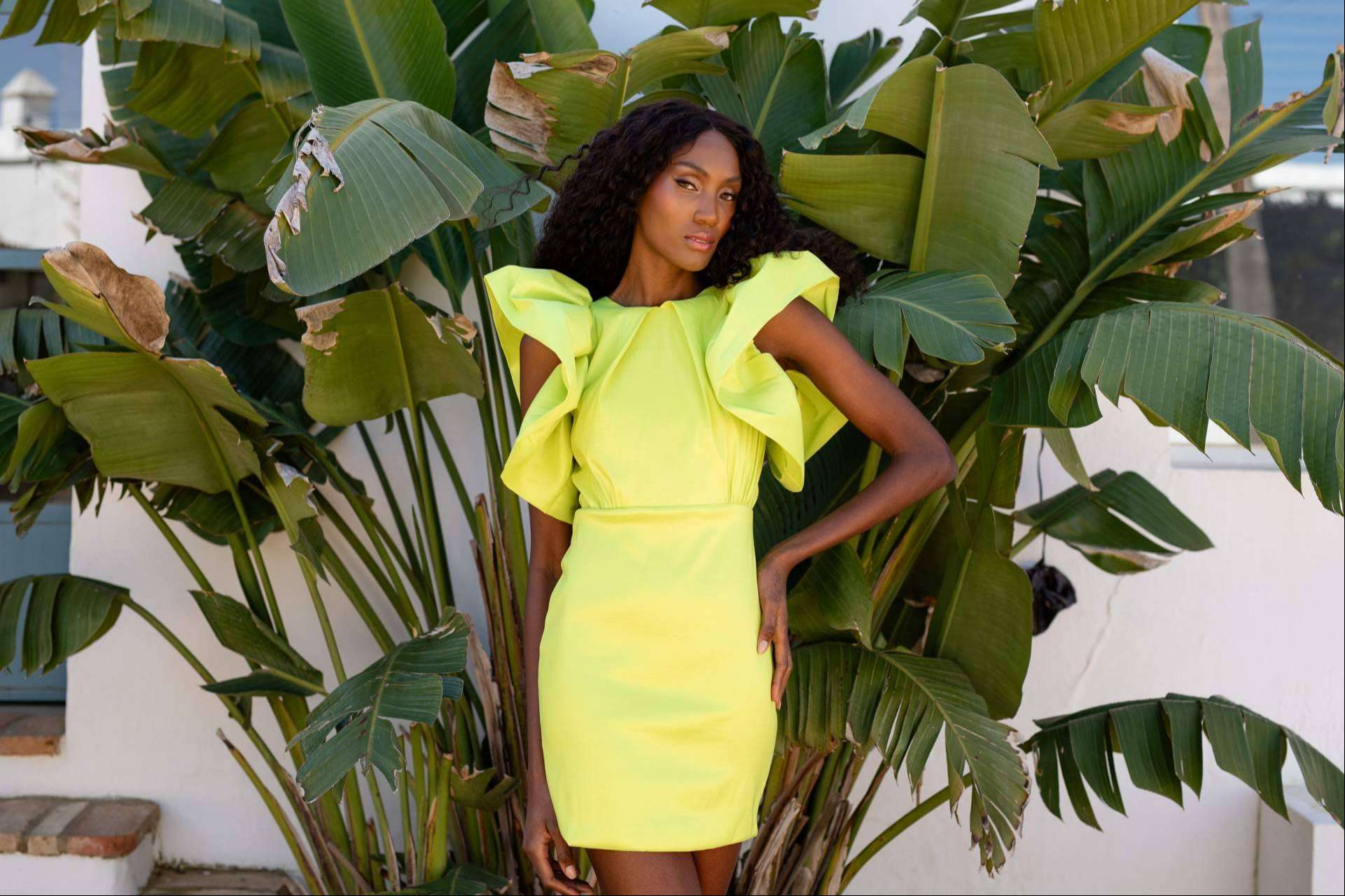 La moda de invitada se transforma, Cayma impulsa una nueva estética de color y autenticidad