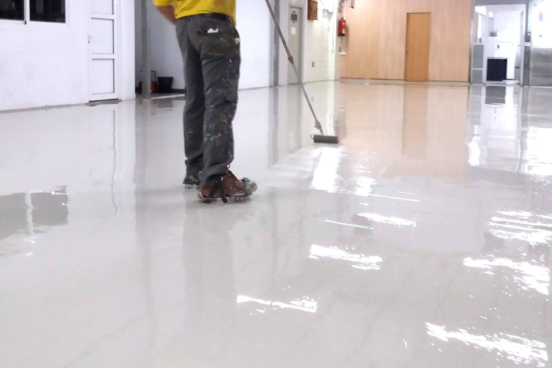 Pavimentos de hormigón, Serviarnau consolida su servicio de reparación de suelos en Valencia