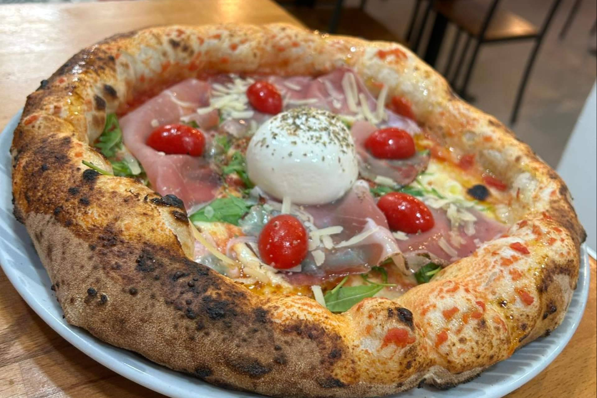 Todo Italiano presenta a La Leggenda di Napoli, pizzería en Barcelona con precios populares y sabor auténtico
